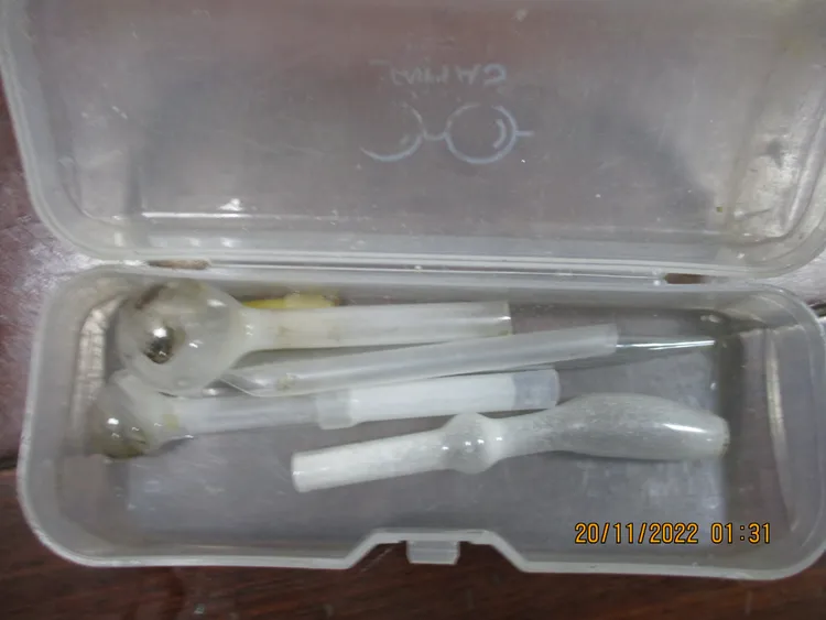 蘇男持有的吸食器。讀者提供