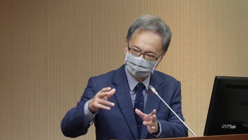 傳綠營吳姓立委帶2公司到指揮中心談疫苗採購 薛瑞元:非事實