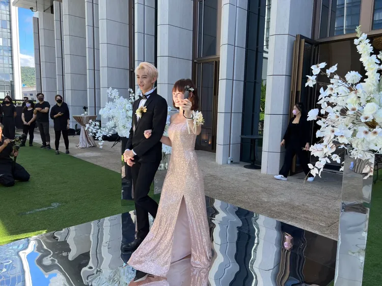 曹佑寧（左）和吳心緹當伴郎伴娘。趙大智攝