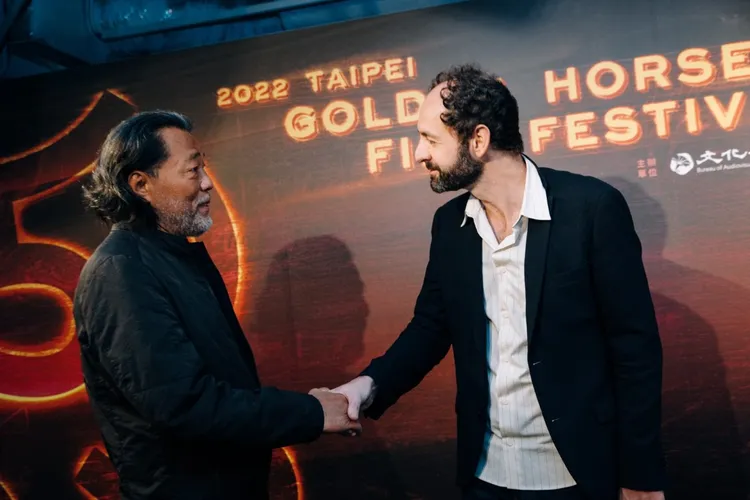金馬執委會主席李屏賓（左）與坎城導演雙週藝術總監朱利安雷傑。金馬執委會提供