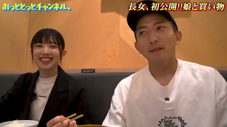 父女倆用餐有說有笑。翻攝後藤祐樹YouTube