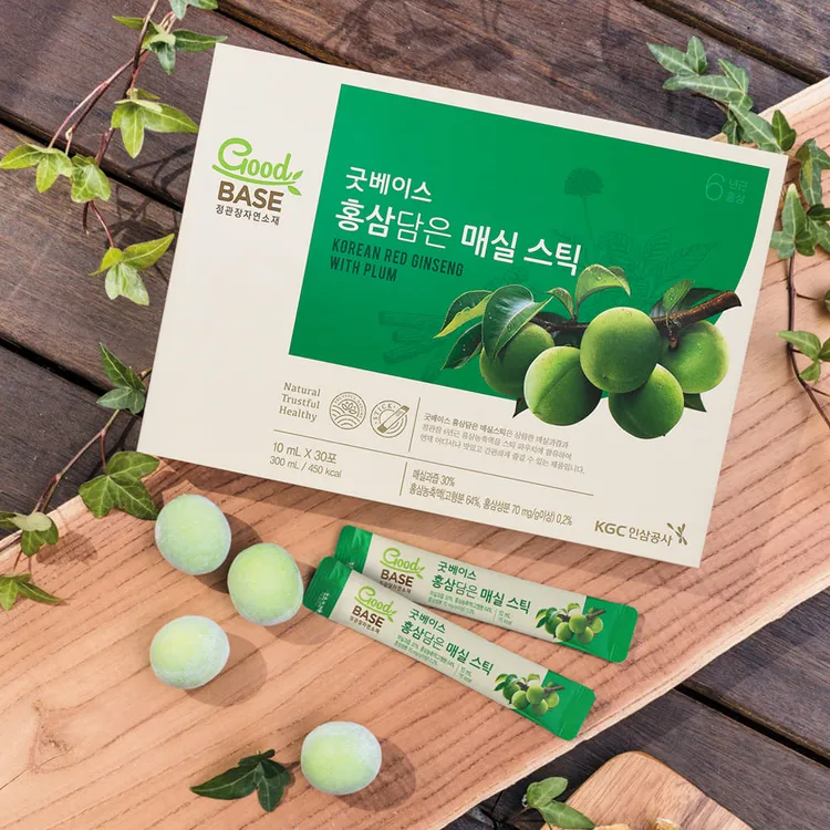 正官庄「高麗蔘青梅順暢飲」以及「高麗蔘蜜桃水潤飲」4盒特價3888元。業者提供