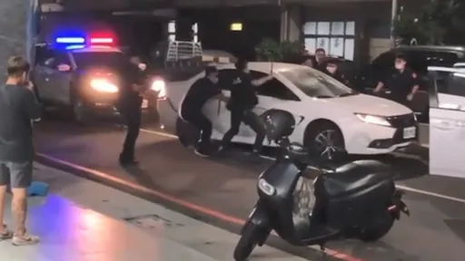 高警攔查可疑車 竟遭衝撞逃逸