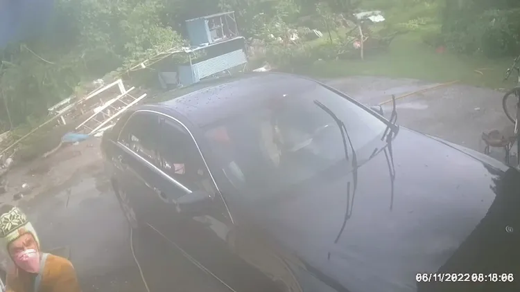 行兇地點監視器有拍到兇嫌樣貌讓他百口莫辯。警方提供