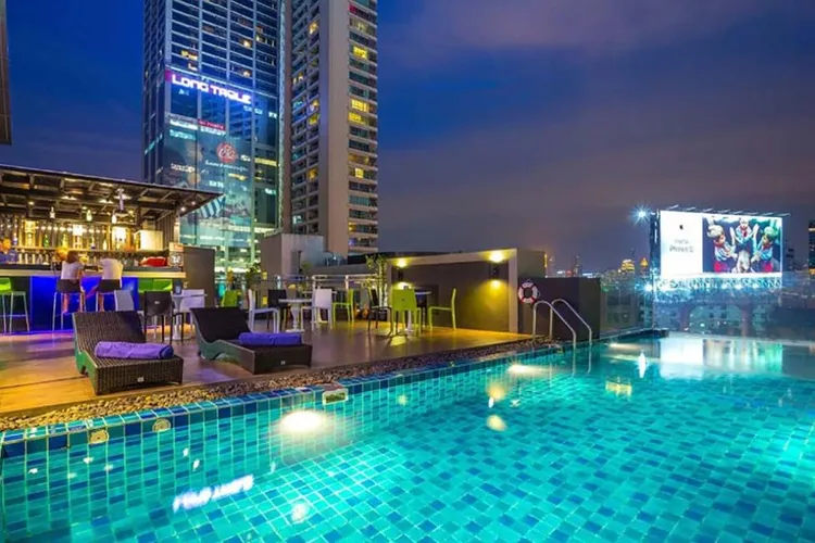 泰國曼谷則推出5日機加酒，搭乘星宇航空，可選擇1/19-1/27出發，精選鄰近地鐵站飯店，加贈上網電話卡、機場接送，每人24900元起。KKday提供