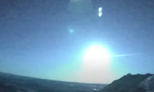 巨大火流星划破天际 闪耀挪威夜空