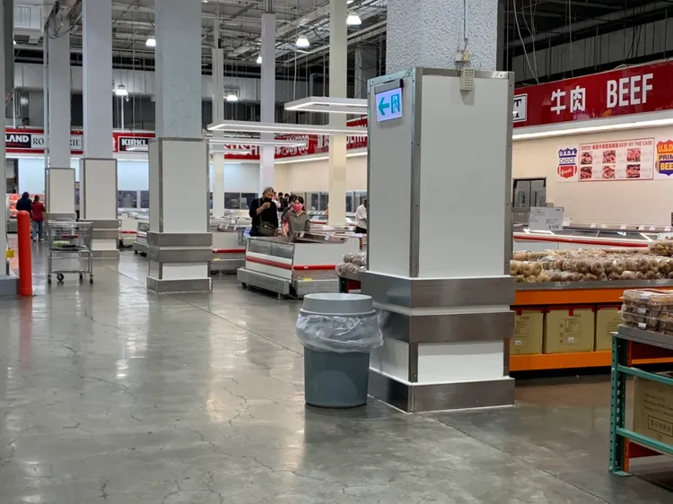 好市多中華店上午生鮮區顯得空盪。吳慧芬攝