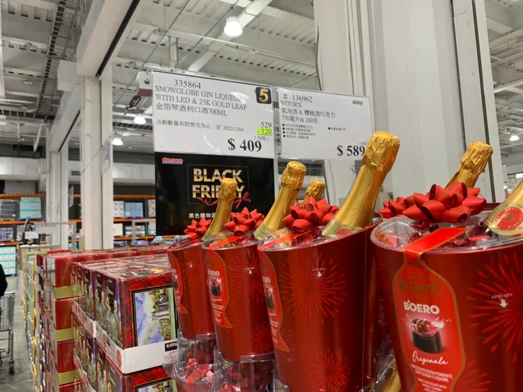 好市多黑色購物節商品原價529元金箔琴酒利口酒，特價409元，省120元。吳慧芬攝