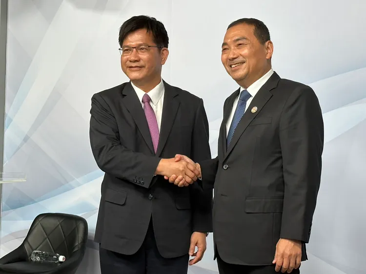 政見發表會前，侯、林2人握手寒暄。陸運陞攝