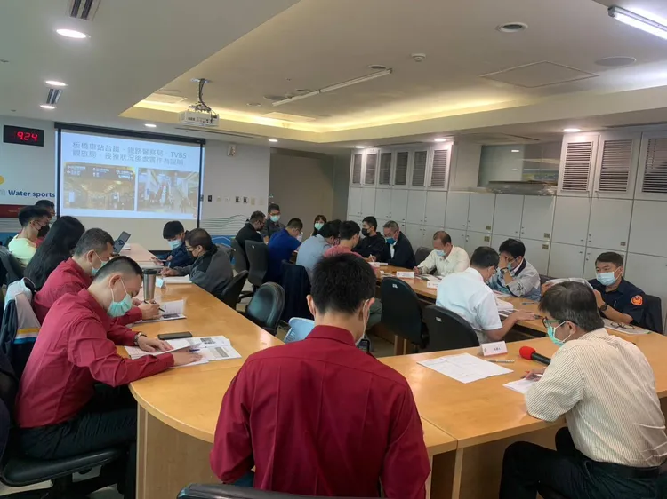 新北市消防局邀集相關單位進行防災減災桌上兵棋推演。新北消防提供