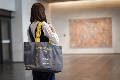 星宇潮包再一發！回收航材推出再生cargo綁帶托特包