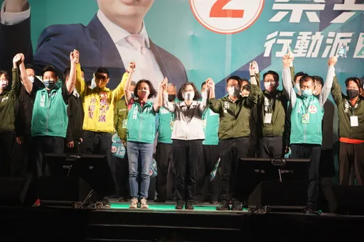 「綠的出汁」蔡其昌神岡造勢 蔡英文九度力挺:出現黃金交叉