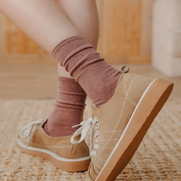 JDS.SOCKS學院風棉質單色堆堆襪,原價99元,11/11上午10點特價11元。業者提供