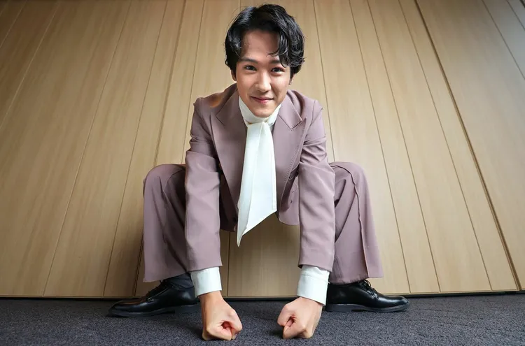 葉山獎之為了《五個相撲的少年》苦練相撲，現在就算穿西裝也可以做出標準姿勢。ORICON NewS