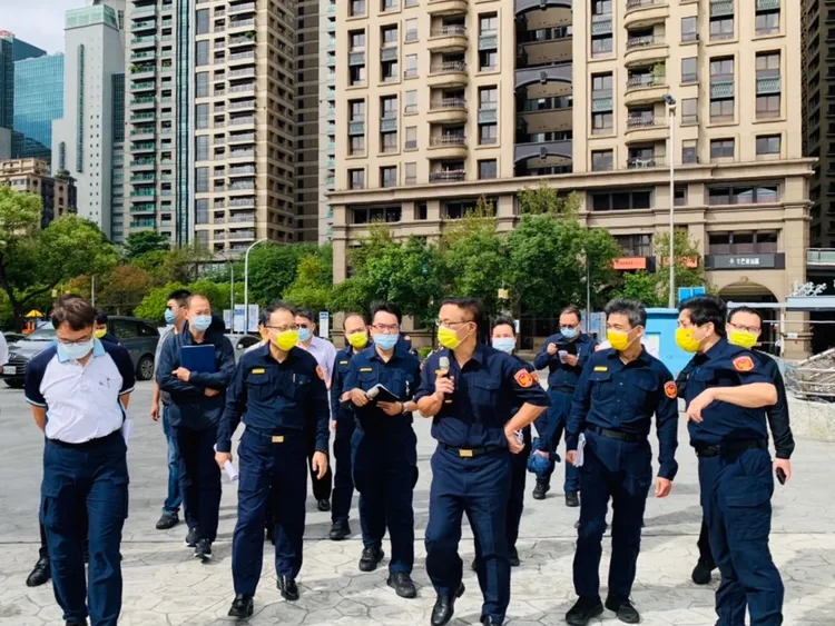 新北市警察局長黃宗仁召集相關科室主管、海山分局及板橋分局等單位幹部於選前之夜預定所在地進行會勘。警方提供