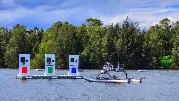 競賽項目包含避障任務與停船任務。陽明交大提供