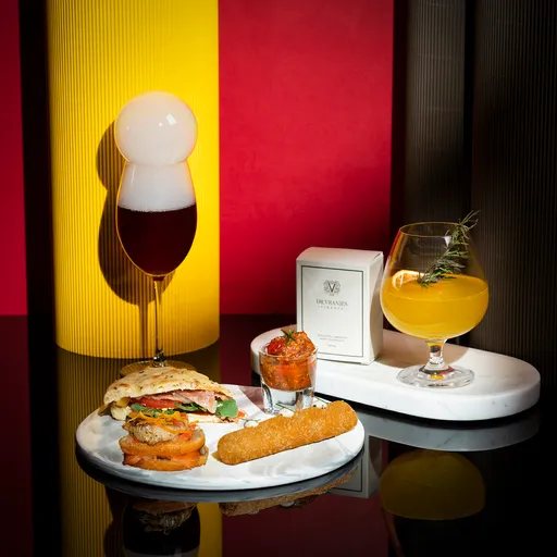 國際飯店首度聯名寢具家飾精品品牌　推期間限定特調佐小點