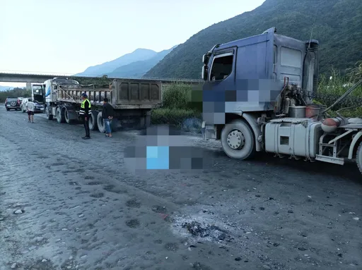 砂石車司機倒車旁 排班同業大吃一驚「死了」