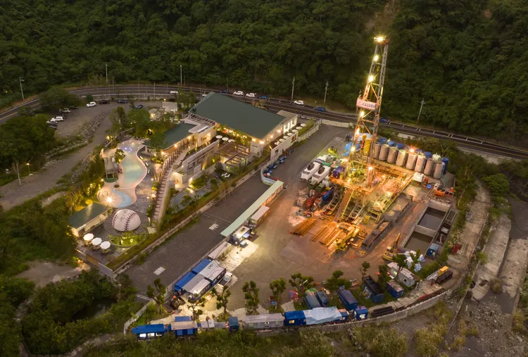 台泥針對再生能源間歇性特質，投入供電較穩定的前瞻能源。台泥提供