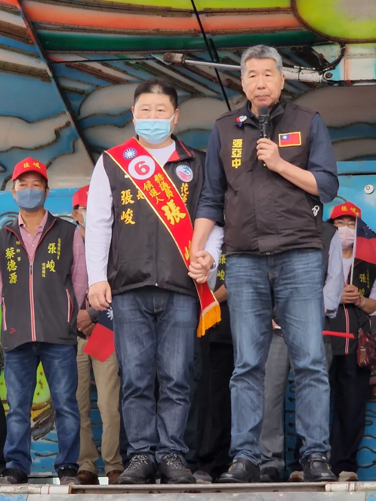 孫文學校張亞中來花蓮力挺張峻。黃瑞娟攝