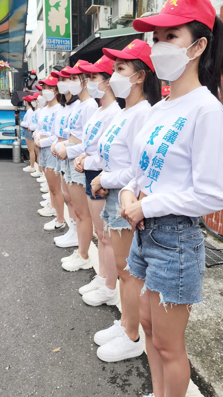 場邊嬌點正妹軍團。黃瑞娟攝