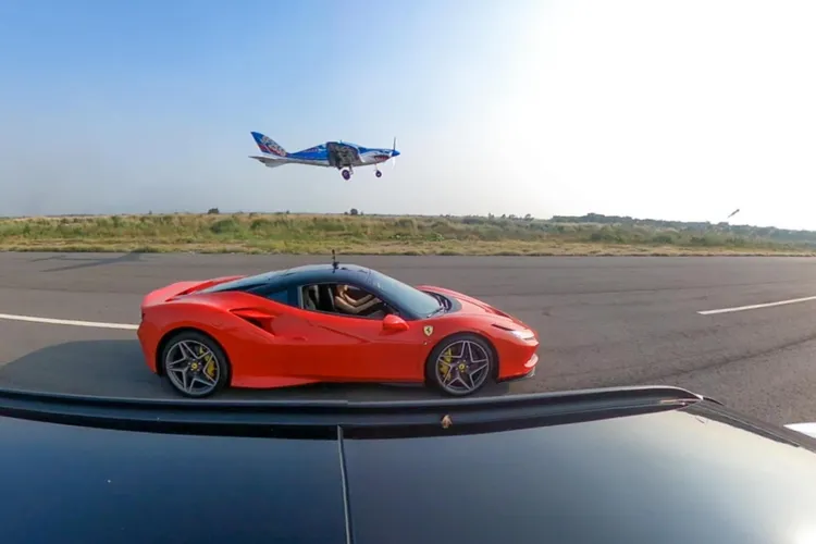 F8零百加速為3.64秒，鯊魚機地表零百加速雖要近12秒，但它極速可達317km/h。facebook/Go車誌