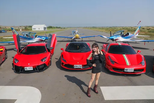 女星開箱3000萬元輕航機|10超跑列隊同框 名場面總價破2.5億
