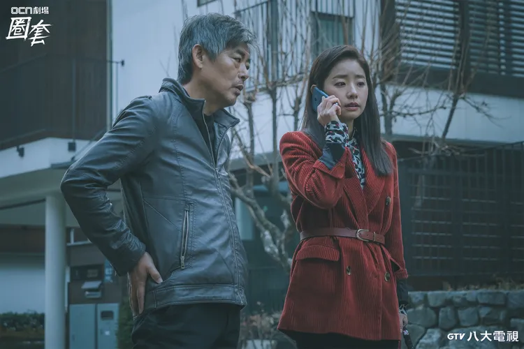 林華映（右）與成東鎰有多場對手戲，還特別去學巴西柔術。八大電視提供