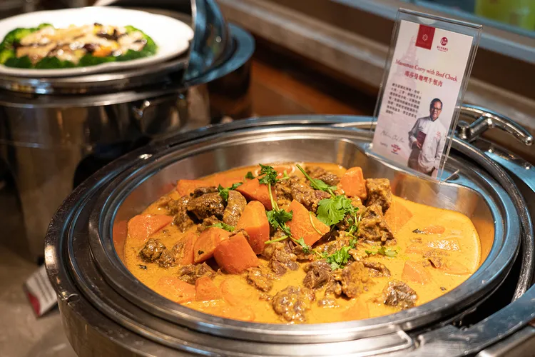 包含瑪莎曼咖哩牛頰肉在內的泰菜，都可在星亞自助餐廳吃到飽。業者提供
