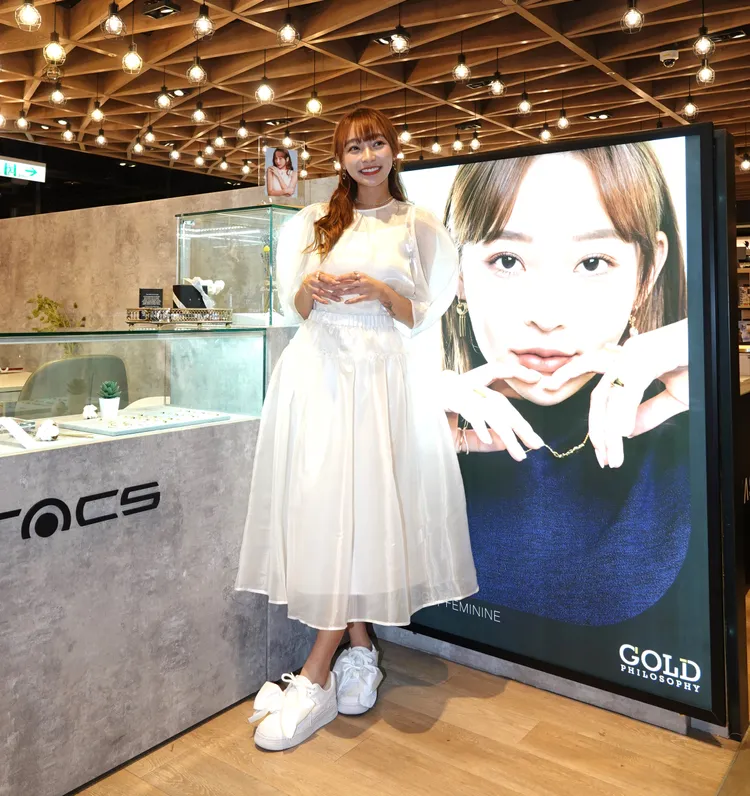 林襄婚紗造型別有一番韻味。陳德興攝