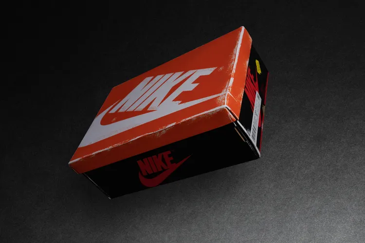 Air Jordan 1 Chicago復刻簽名鞋的鞋盒採仿舊處理呈現。品牌提供