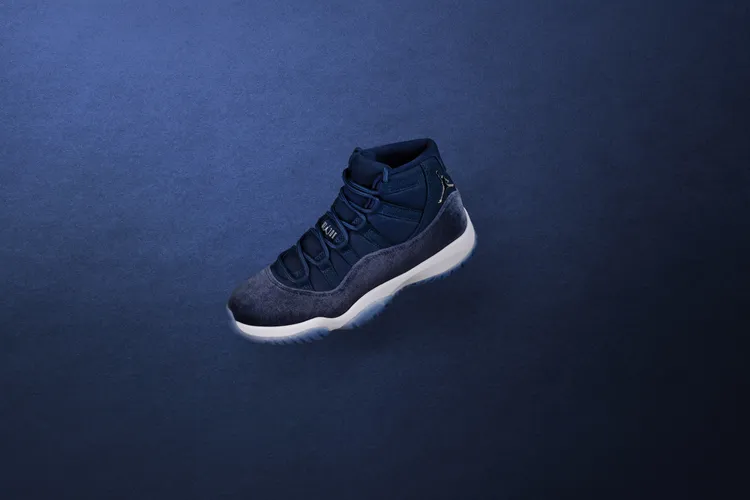 Air Jordan XI Midnight Navy女款球鞋，7600元。品牌提供