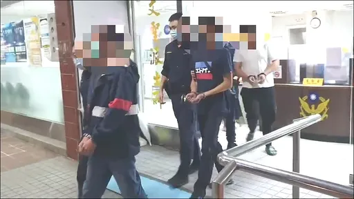 不滿遭里長抹黑落選新北市議員 「待用麵」創辦人率眾丟雞蛋、毀旗幟