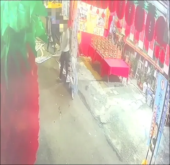 顏男友人也隨同破壞林男競選旗幟。警方提供