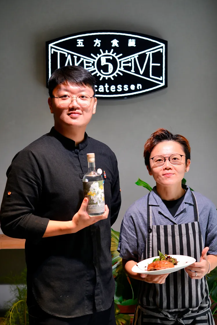 12/6～12/7將登場的五方食藏好時好物餐桌，由Bee主廚與發琴吧的調酒師Sean一同設計出餐酒搭配展現「客」家「琴」意。業者提供