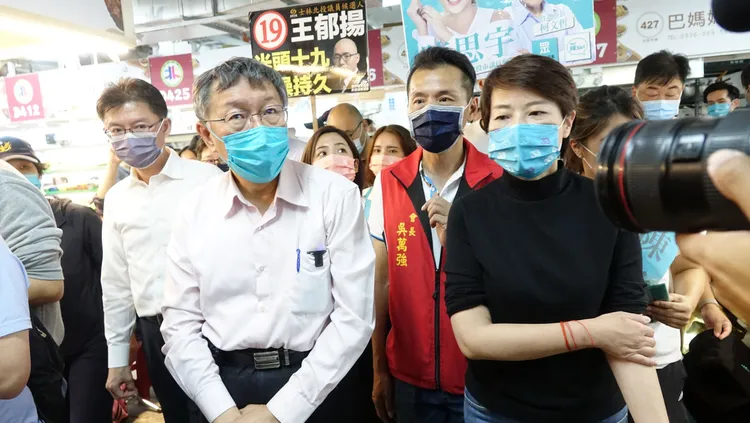 柯、黃兩人對行政不中立問題無感。莊宗達攝