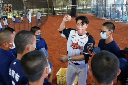 林安可回母校指導學弟  施子謙、郭阜林推廣112全運會在台南