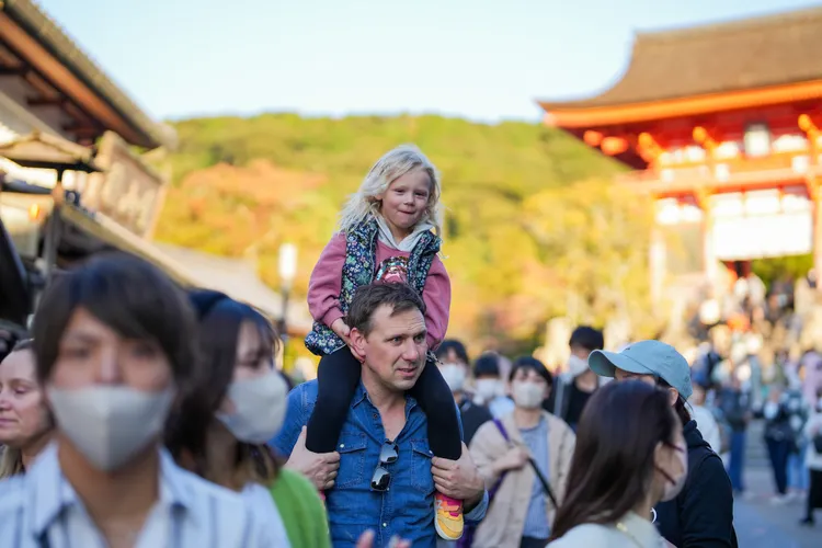 日本各觀光景點，已可發現一些歐美遊客身影。田欣雲攝