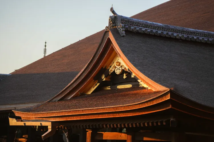 經過數年整修，如今清水寺主殿從屋頂、舞台至地板已煥然一新。田欣雲攝