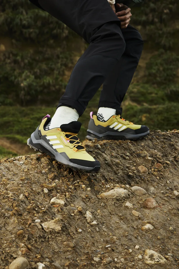Terrex AX4 Gore-Tex登山鞋，3890元。品牌提供