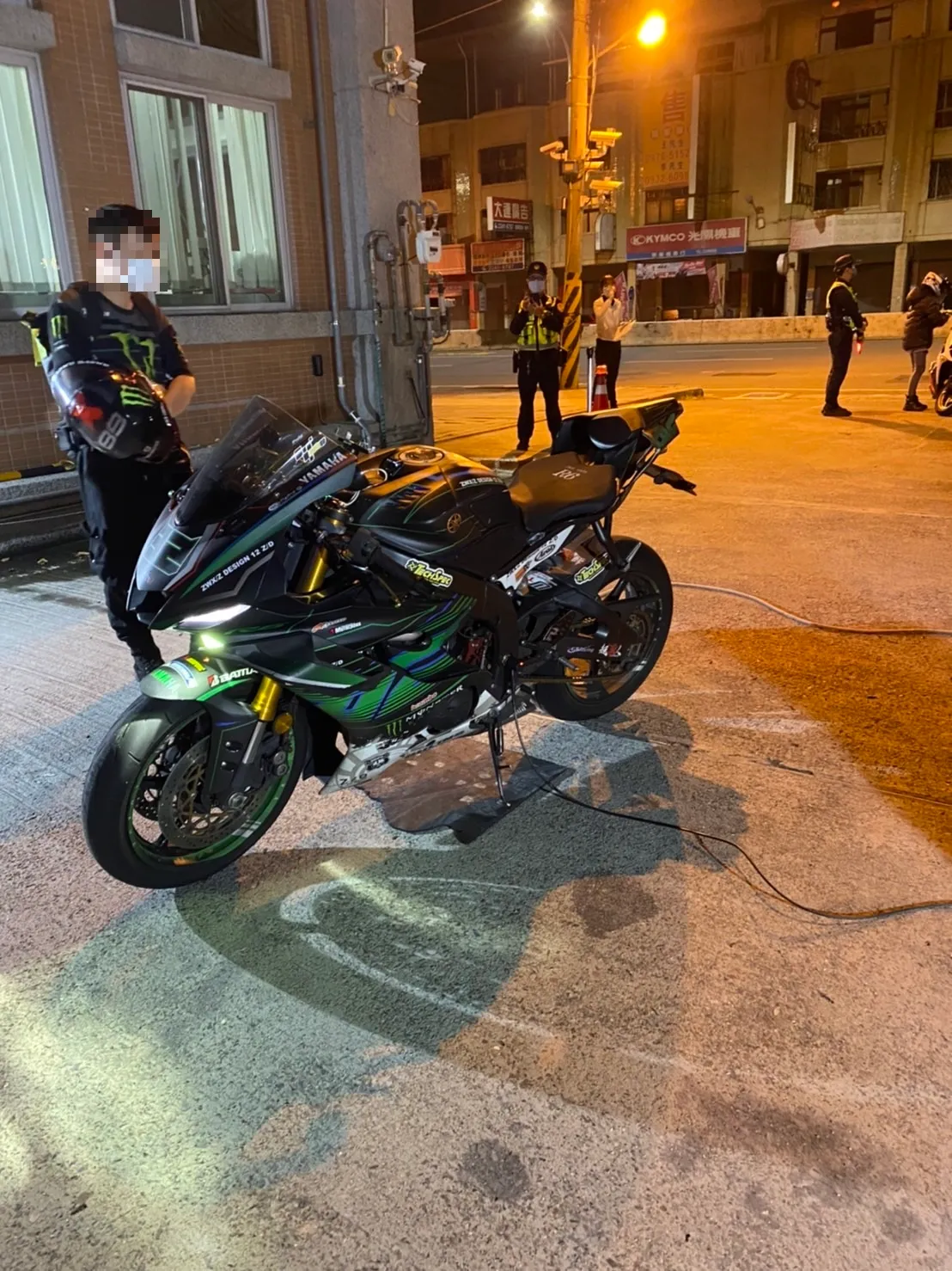 YAMAHA YZF-R1當家跑車,一輛要93.8萬。讀者提供