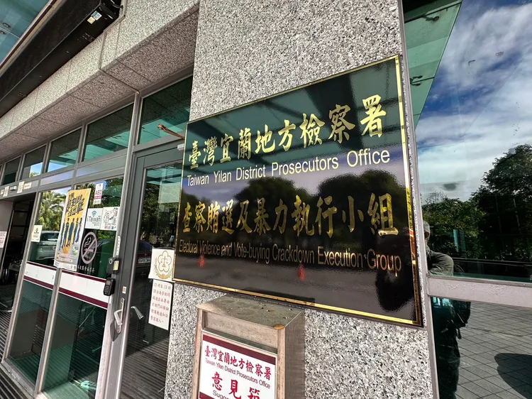 宜蘭查賄團隊選前最後一刻查賄不停歇。林泊志攝