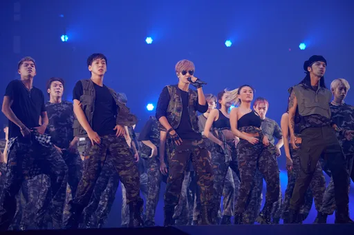 羅志祥高雄巨蛋開場爆破後驚出意外! 萬名粉絲前險跌落舞台