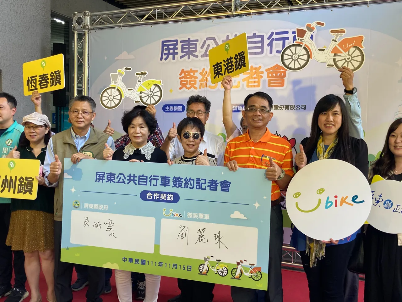 完成簽約後,大家合照。陳宏銘攝