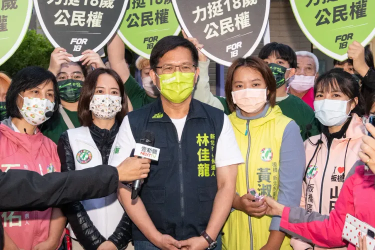 林佳龍過去也對恩恩爸頻頻招手釋出善意，喊話說調查恩恩案真相：「若侯市長不做，就交給林市長來做」。林佳龍競辦提供