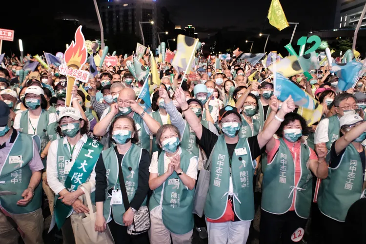 陳時中競總估，市府前廣場超過5萬人。陳志淵攝
