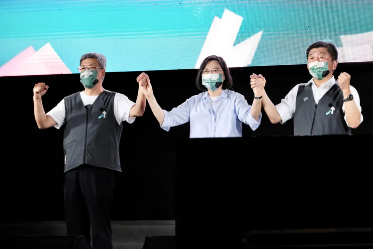 陳建仁、蔡英文現身支持陳時中（左到右）。陳志淵攝