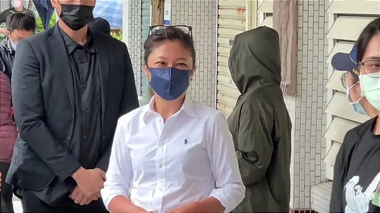 Kolas Yotaka開心投票，對結果充滿期待。王文傑攝