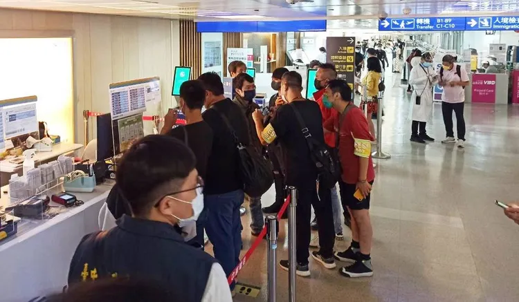 人蛇集團以「萬源娛樂」公司作為掩護，以高底薪、高獎金招募文書作業員工，誘騙國人赴柬埔寨從事詐騙。資料畫面