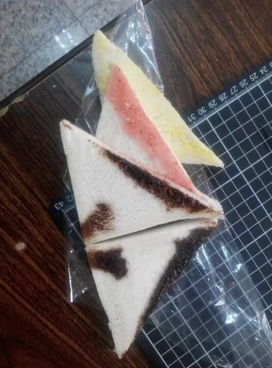 沒想到一掀開三明治，發現根本就是被騙了。翻攝爆廢公社公開版